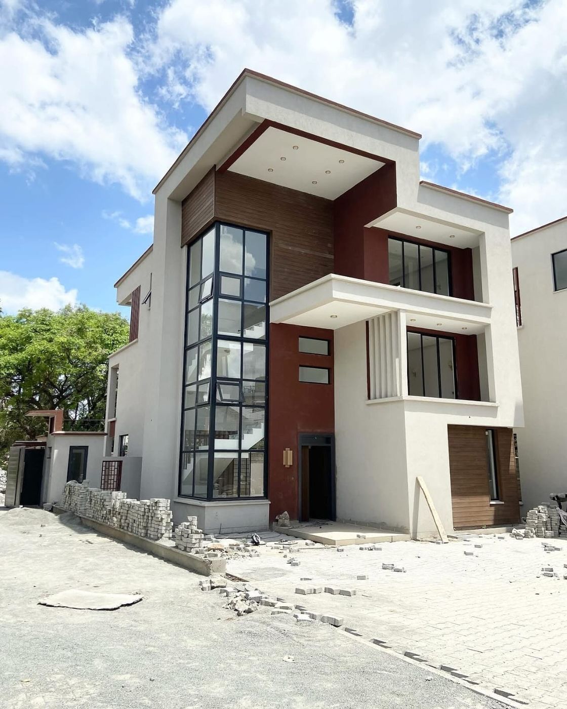 Three-storey residence with a full-height glazed stairwell