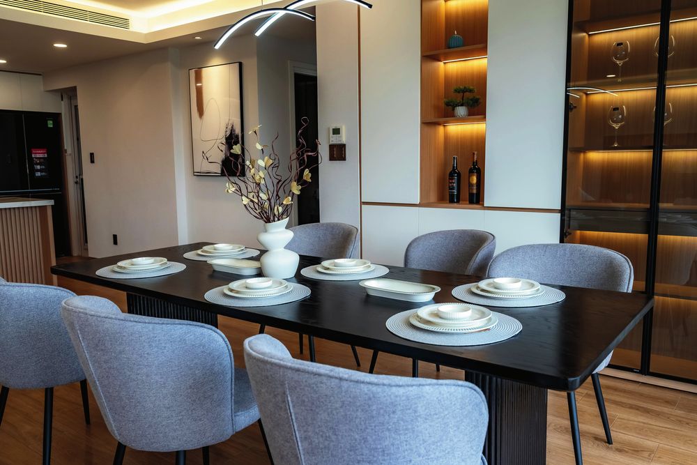 Spacious dining room