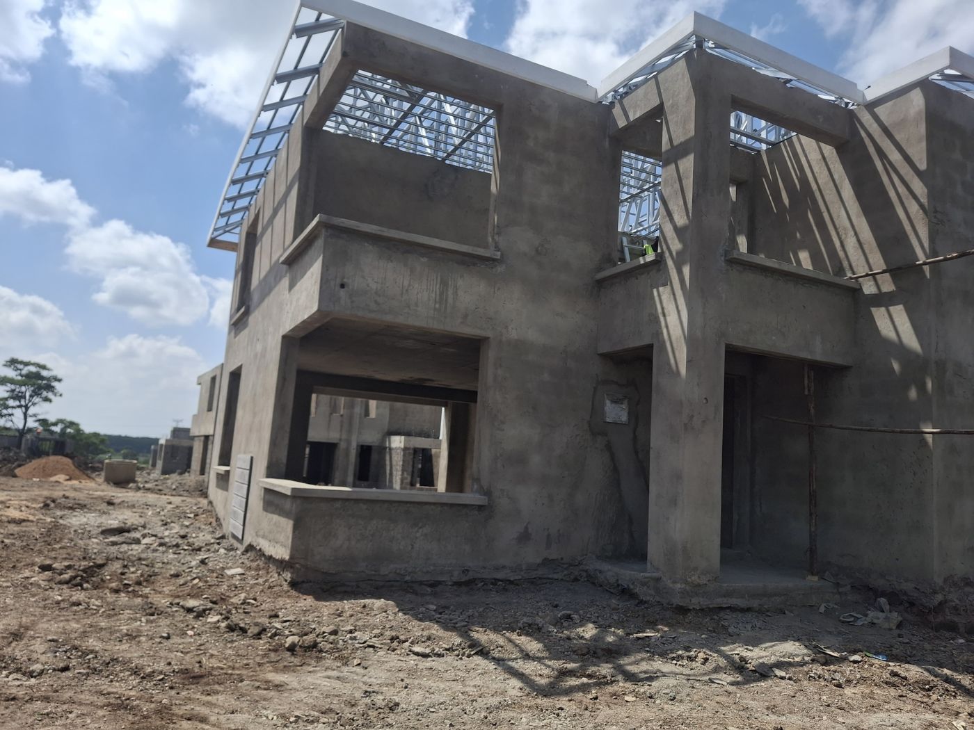 Kikuyu maisonette - steel roof trusses in place